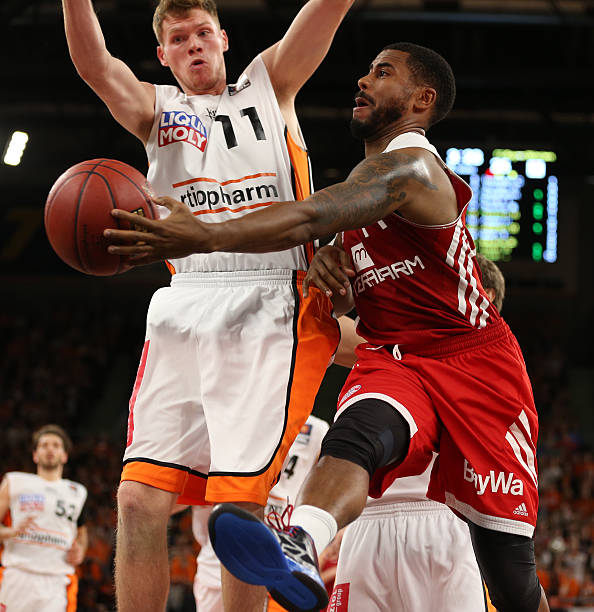 联赛交锋中 联赛交锋中